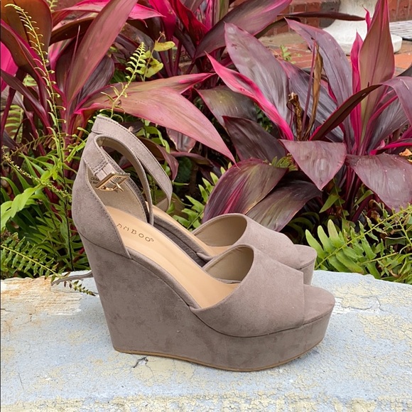 Light brown/taupe heels - Picture 2 of 3